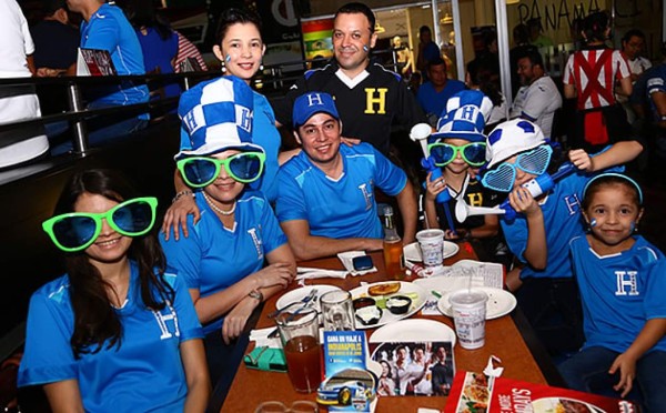 Sampedranos están disfrutando de un gran ambiente en restaurantes