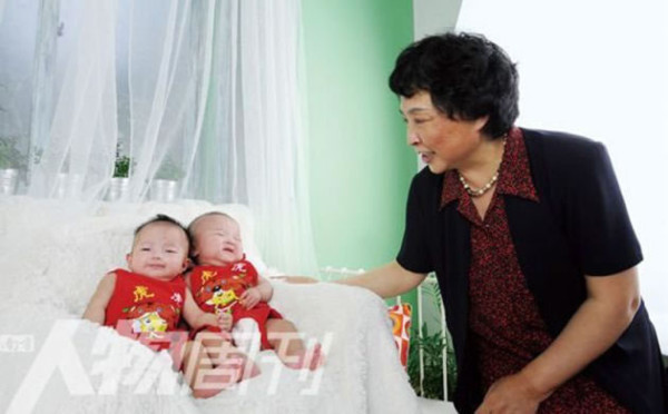 Sexagenaria china da a luz a gemelas