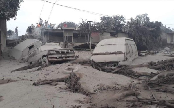 Guatemala: Sube a 25 los muertos por la erupción del volcán de Fuego