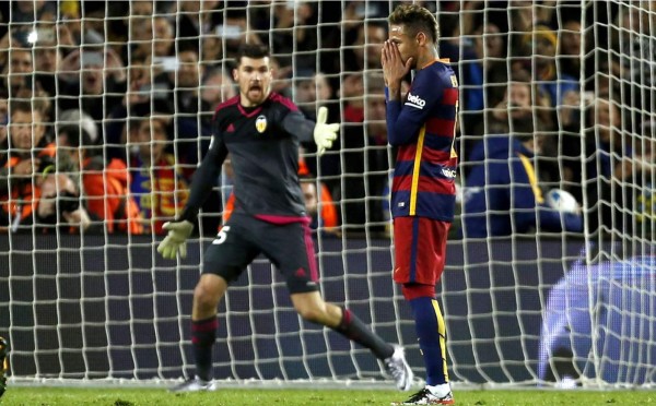 VIDEO: Neymar falló penal que le cedió Messi