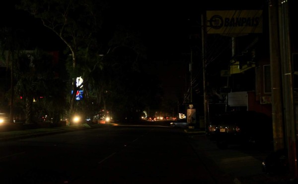 Apagones agobian al sector comercial sampedrano