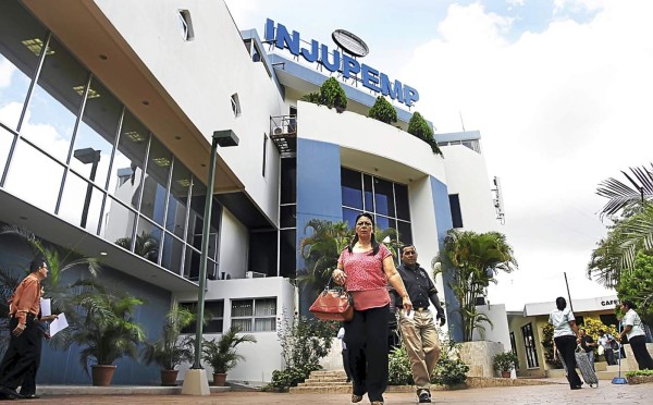 Investigan compra de finos bolígrafos en el Injupemp