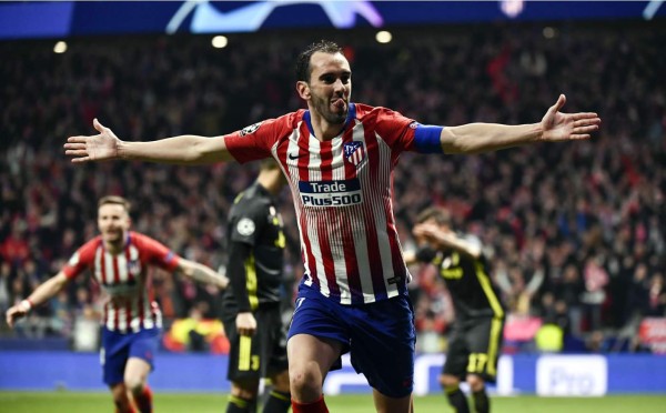 Diego Godín celebrando su gol contra la Juventus. Foto AFP