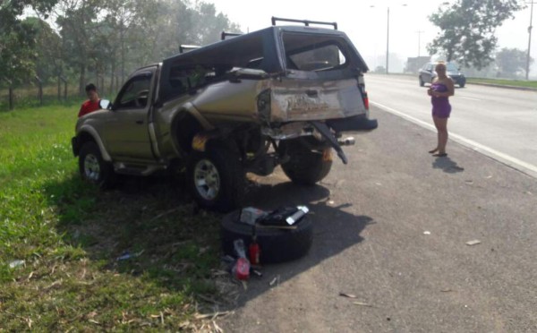 Humo por quema de cañera causa quíntuple colisión