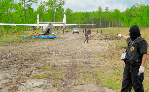 A lomo de mula sacan la droga en Olancho
