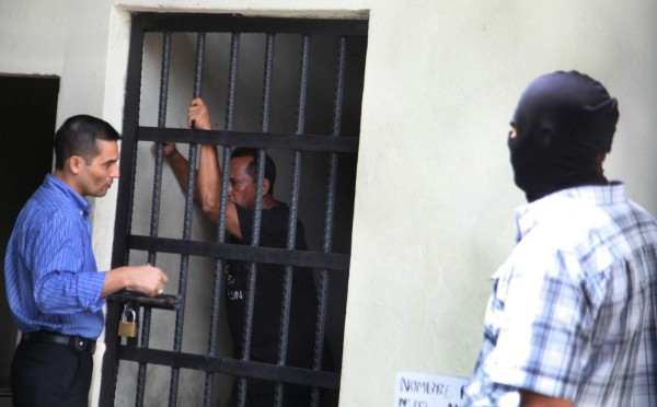 Camisa de periodista Herlyn Espinal vincula a detenido con el crimen