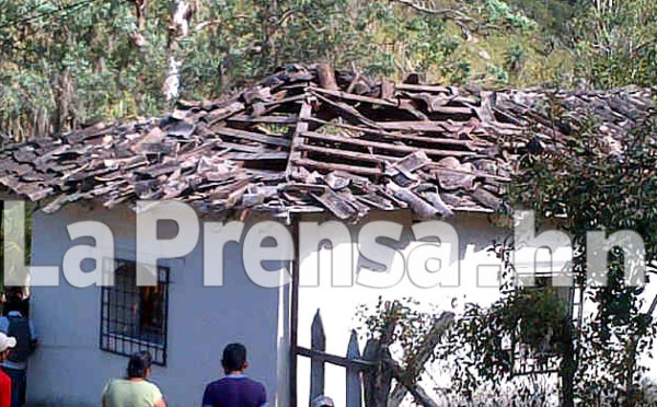 Estalla bomba en municipalidad de La Campa, Lempira