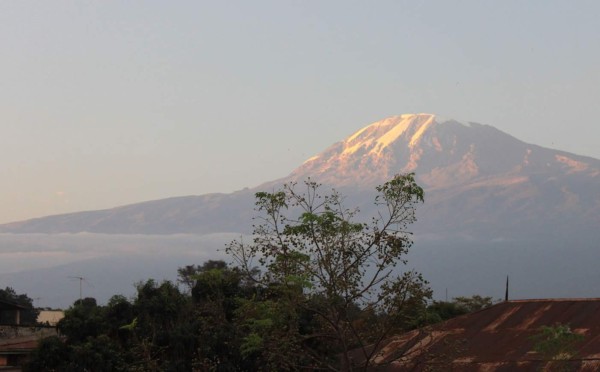 Roger Espinoza y su travesía de inicio de año en las montañas de Tanzania