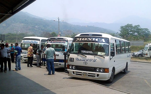 Pasajeros y transportistas no soportan asaltos a buses