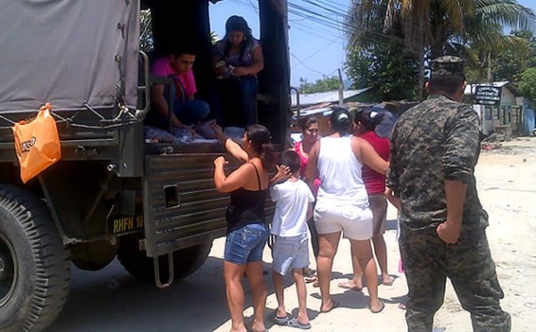 Tiendas móviles de Banasupro venden frijoles en la Satélite