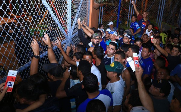 Video: Momentos de angustia se vivieron en el estadio Micheletti