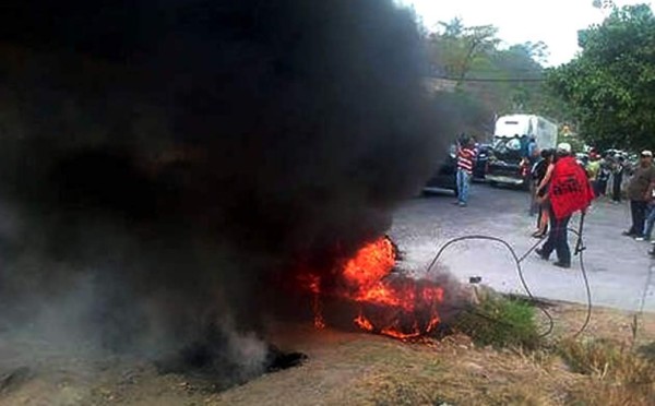Honduras: Miembros de la resistencia se toman carretera