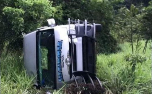 15 heridos deja accidente de 'rapidito' en Ceibita, Santa Bárbara