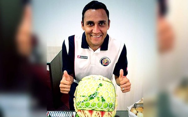 Chef retrata atajada de Keylor Navas en una sandía