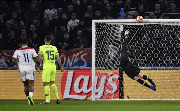 Barcelona y Messi no pueden contra el Lyon en la Champions League