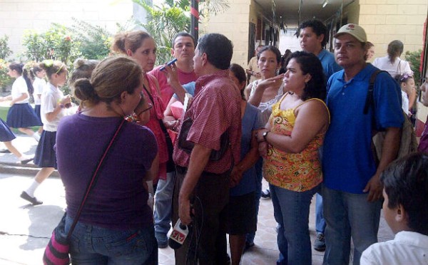 Honduras: Padres sampedranos protestan por doble jornada educativa