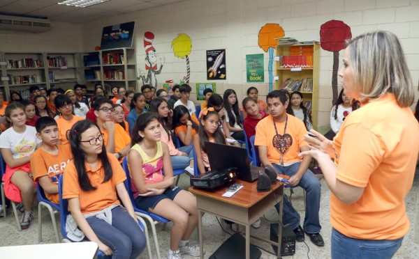 Charla sobre la esclerosis múltiple en Bambinos