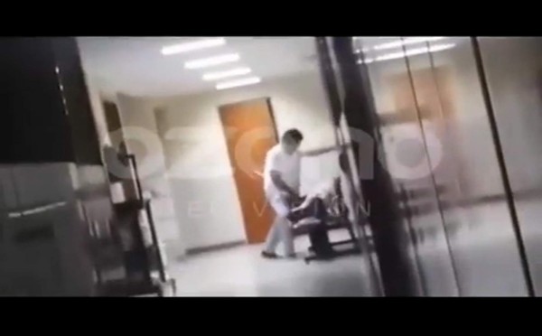 Doctor es grabado rozando sus genitales en la cara de una mujer en Perú