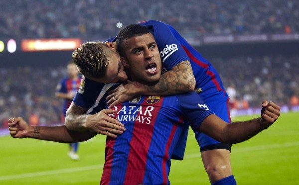 Rafinha salva de la agonía al Barcelona ante Granada con un golazo