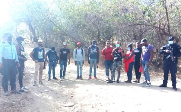 Detenidos en Choluteca ocho migrantes cubanos y tres haitianos