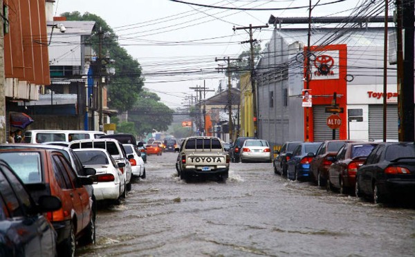 Pronostican 24 horas más de lluvia para la zona norte de Honduras