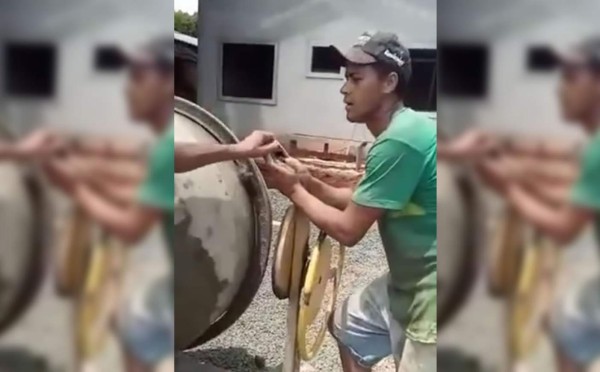 Jefe destruye celular de su empleado al encontrarlo chateando