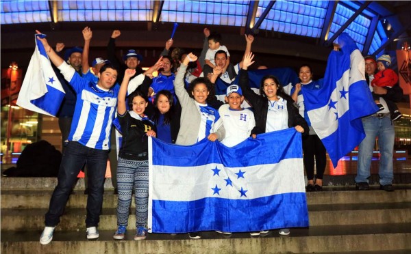 Los hondureños ponen el ambiente en la fría Vancouver