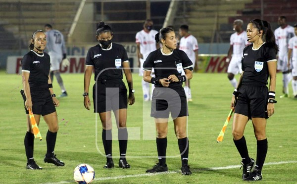 ¡Histórico! Cuarteta arbitral completamente femenina impartió justicia en el Victoria-Olimpia