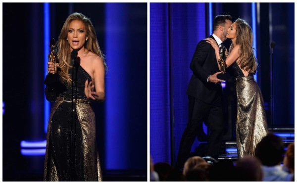 Shakira le da un apasionado beso a Piqué en los Billboards