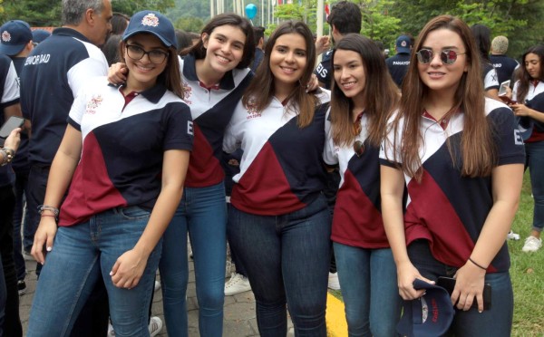 Algarabía por el último año escolar en la EIS