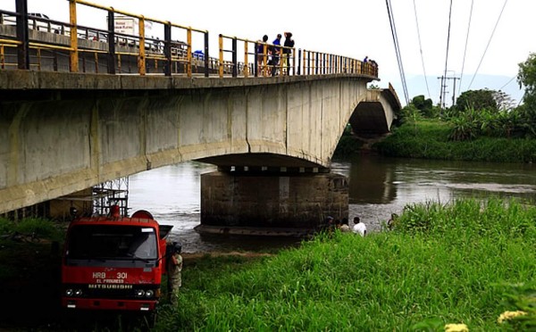 Cae carro al río Ulúa en El Progreso, Yoro, y muere el conductor