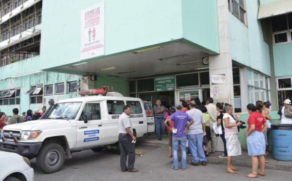 Hombre muere electrocutado al intentar instalar un rótulo en Tegucigalpa