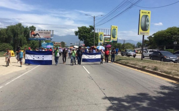 Maestros vuelven a marchar en varias calles de Honduras