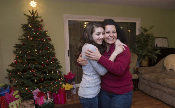 Madre hondureña se reencuentra con su familia tres años después