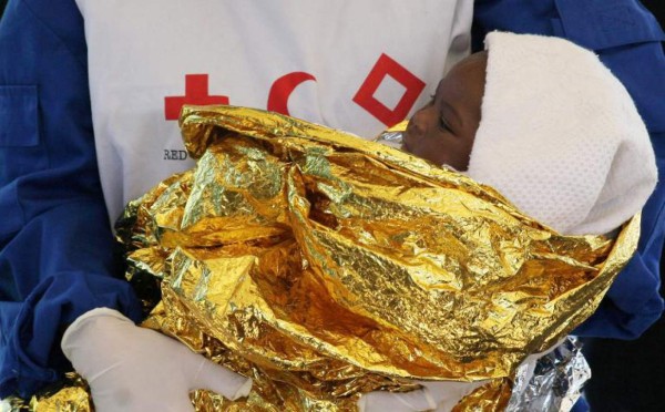 Bebé nacido en alta mar emociona a Italia entera