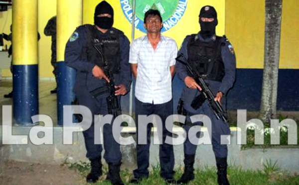 Arrestan a hombre con orden de captura por homicidio