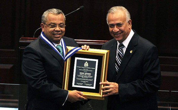 Congreso Nacional reconoce labor de periodistas hondureños