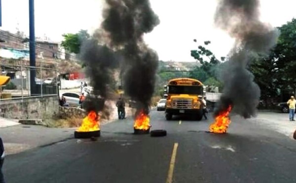 Honduras: Miembros de la resistencia se toman carretera
