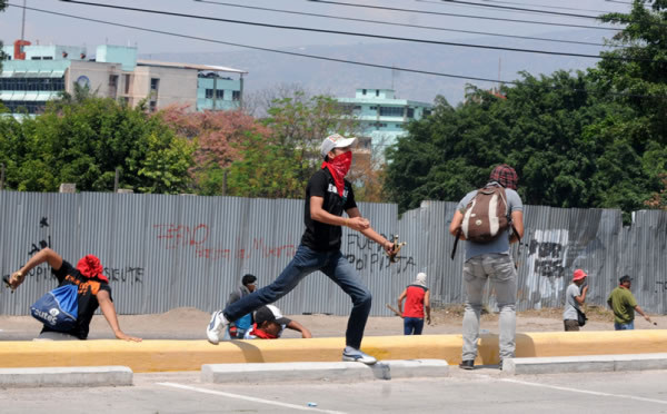 Maestros siguen con protestas en Honduras