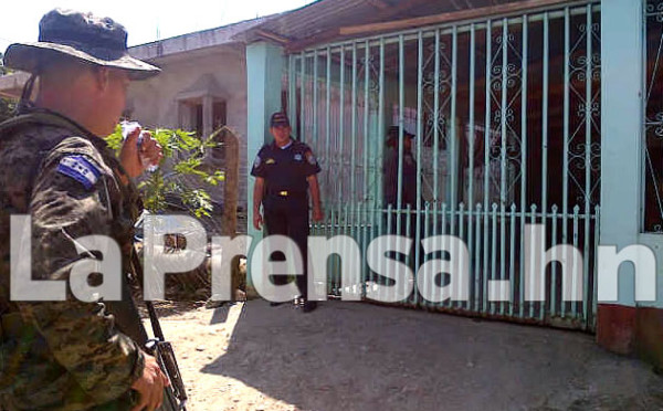 Allanan viviendas en busca de asaltantes de clínica progreseña