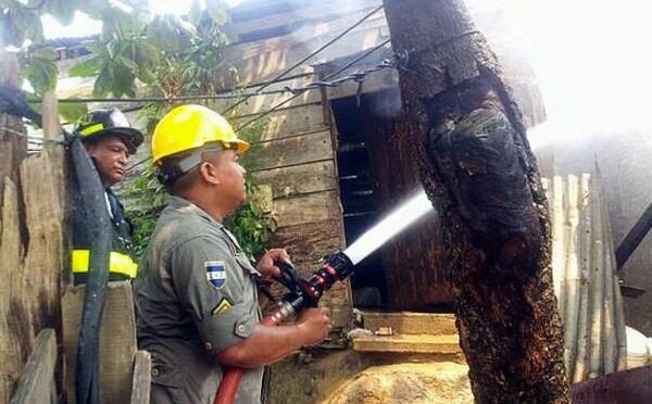 Incendio destruye más de 20 viviendas en el norte de Honduras