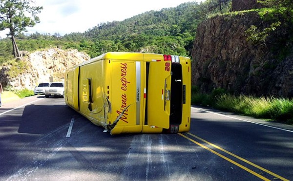 Al menos 15 lesionados deja accidente de bus en Comayagua
