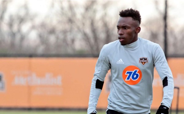 Alberth Elis ya suda la camisa del Houston Dynamo