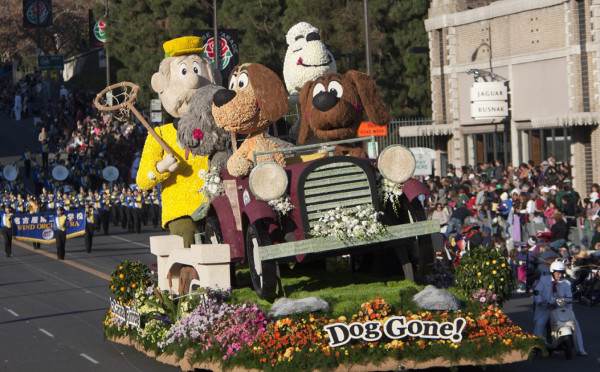 Millones de pétalos y semillas enamoran en Desfile de las Rosas