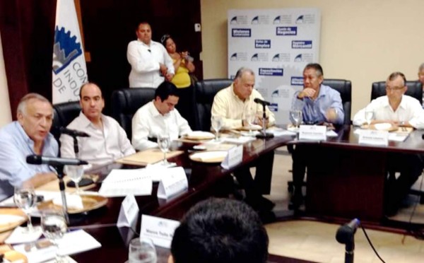 Titular del Congreso Nacional de Honduras se reúne con empresarios