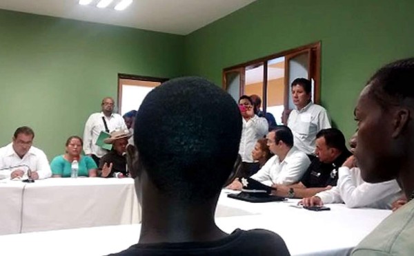 Migrantes de Honduras se reunieron con gobernador de Veracruz