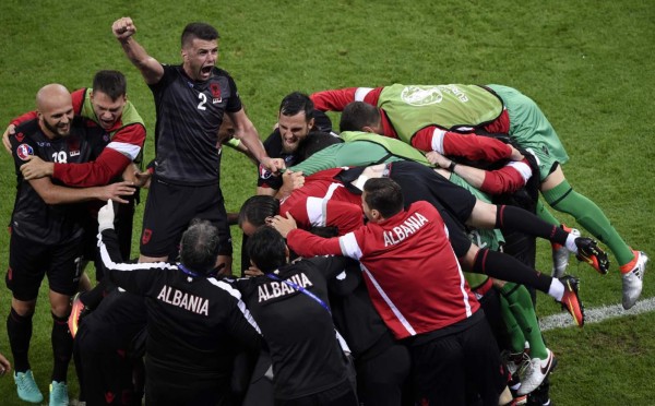 Albania hace historia con su primer triunfo en una Eurocopa