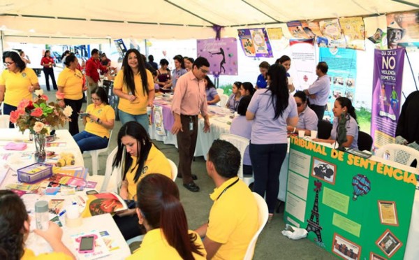 Juzgados celebran feria de género para conocer leyes contra violencia doméstica