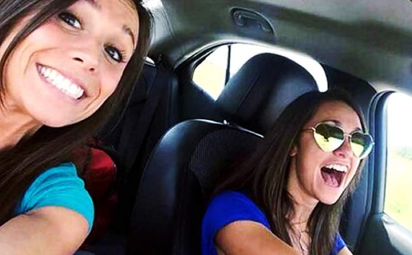 Futura esposa muere en choque tras publicar una 'selfie' en Facebook