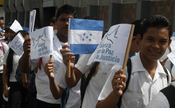 Sampedranos caminan por la paz en Honduras